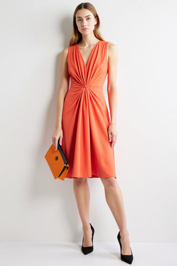 Robe à col en V orange froncé à une ligne